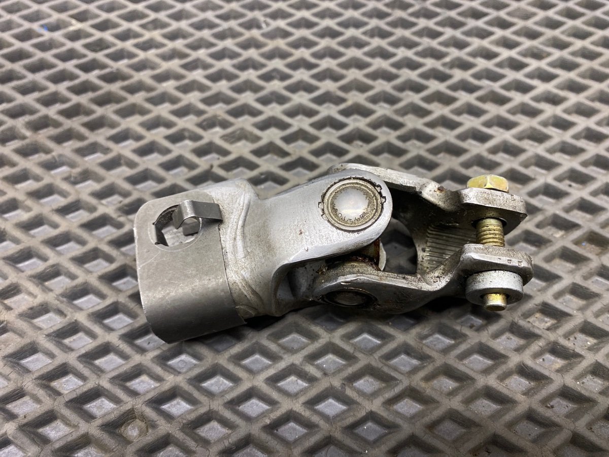 Рулевой карданчик MPV 2001 LW GY-DE