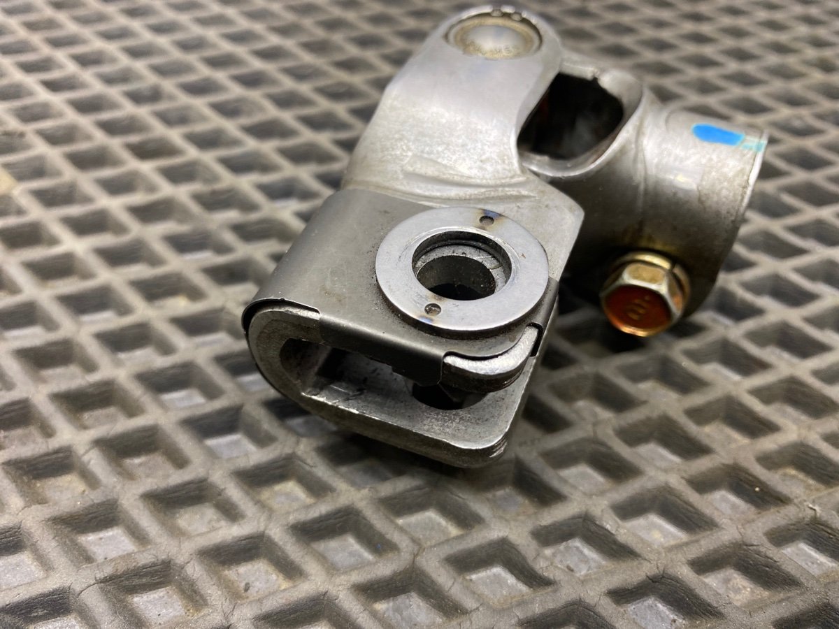 Рулевой карданчик MPV 2001 LW GY-DE