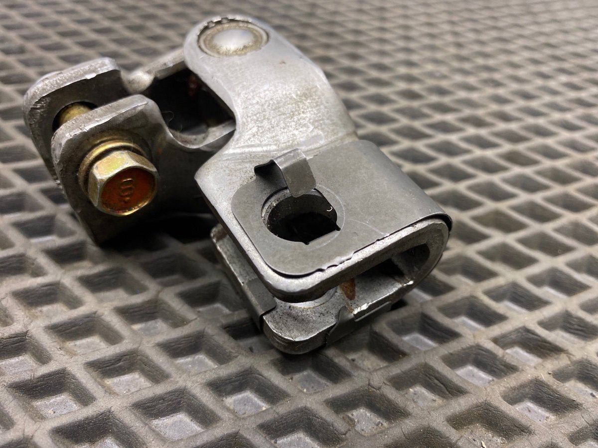 Рулевой карданчик MPV 2001 LW GY-DE