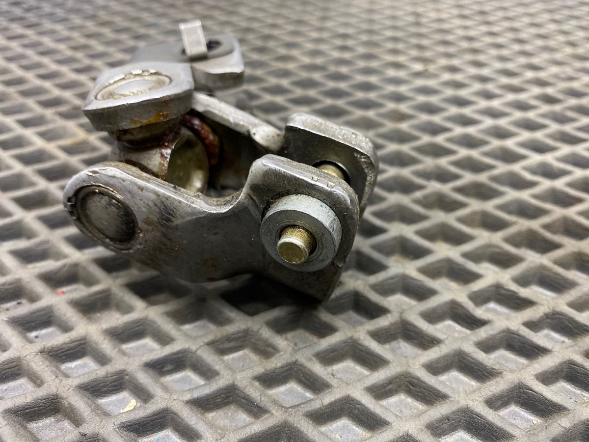 Рулевой карданчик MPV 2001 LW GY-DE