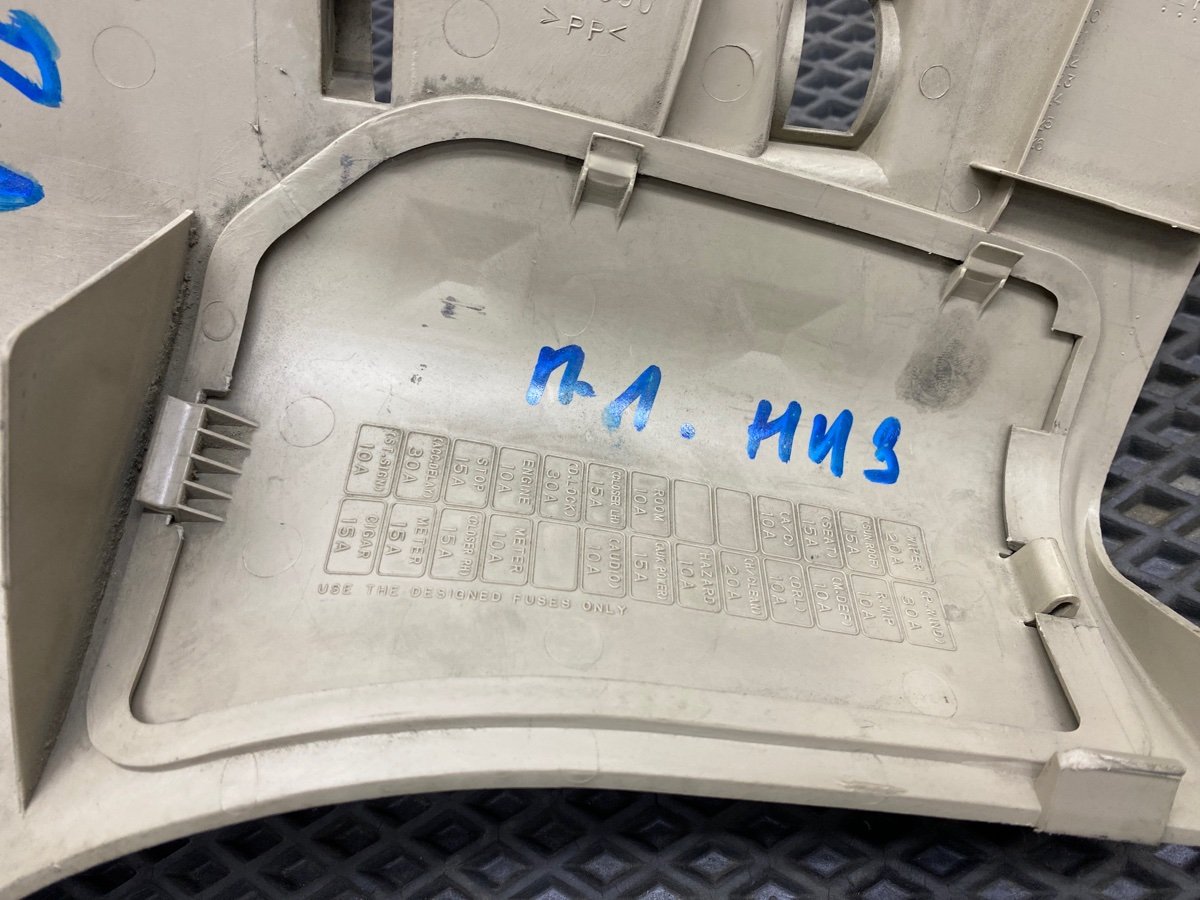 Накладка в салоне передняя MPV 2001 LW GY-DE