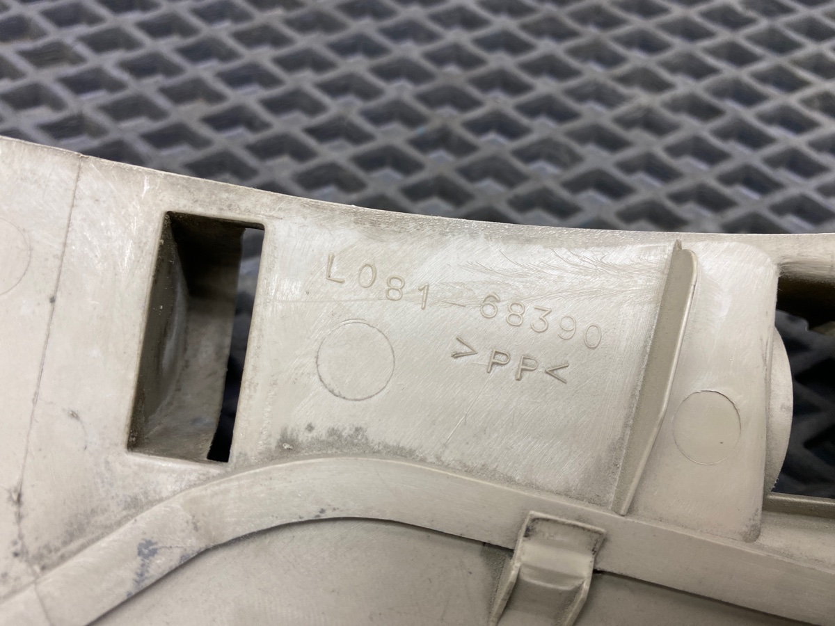 Накладка в салоне передняя MPV 2001 LW GY-DE