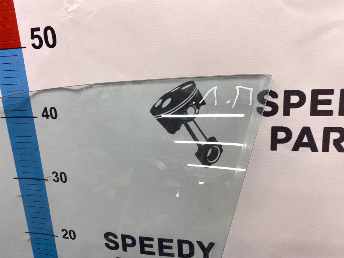 Стекло двери переднее левое Sprinter E-AE100 5A-FE