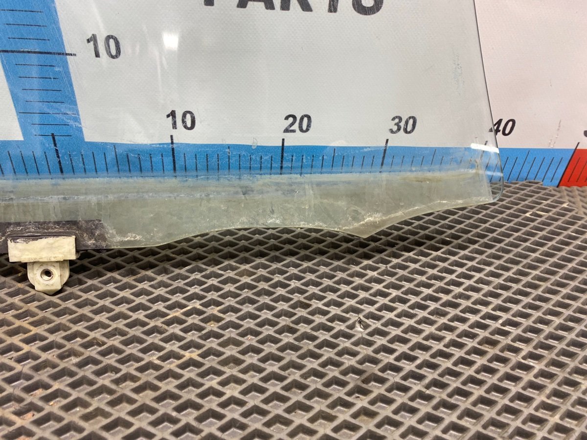 Стекло двери переднее левое Sprinter E-AE100 5A-FE