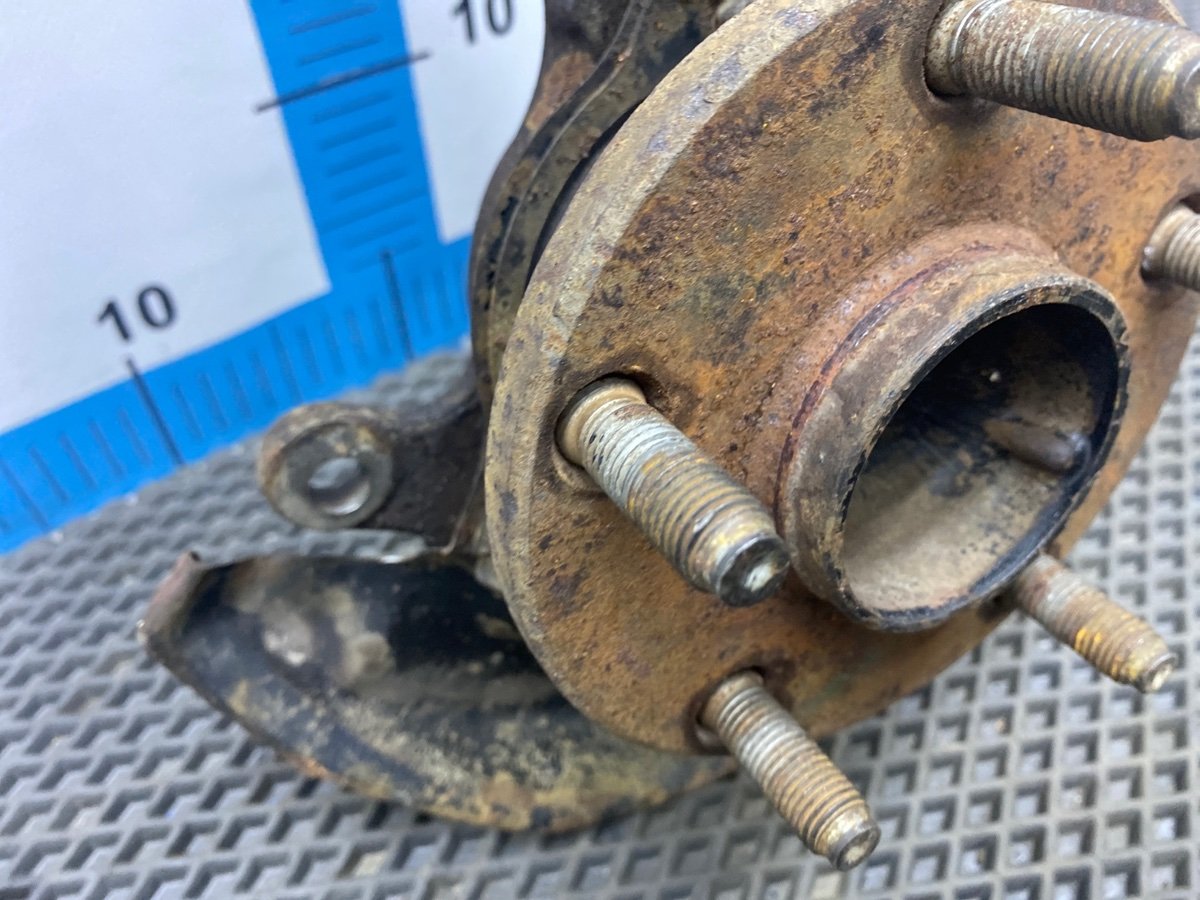 Ступица в сборе передняя правая Toyota Mark II E-GX100