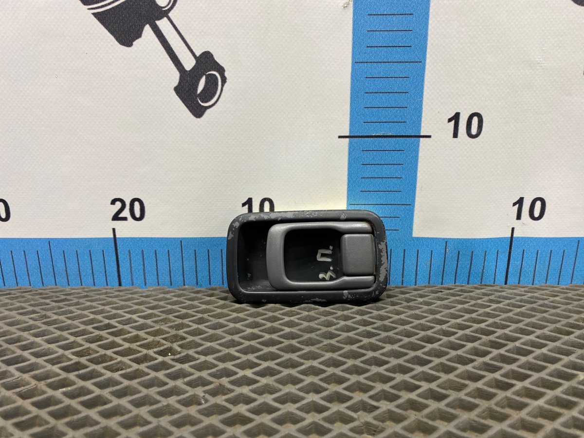 Запчасть ручка двери внутренняя задняя правая Nissan Pulsar 1998 FN15 80670-2N200 Б/У Ручка двери внутренняя задняя правая Nissan Pulsar 1998 FN15 80670-2N200 Б/У