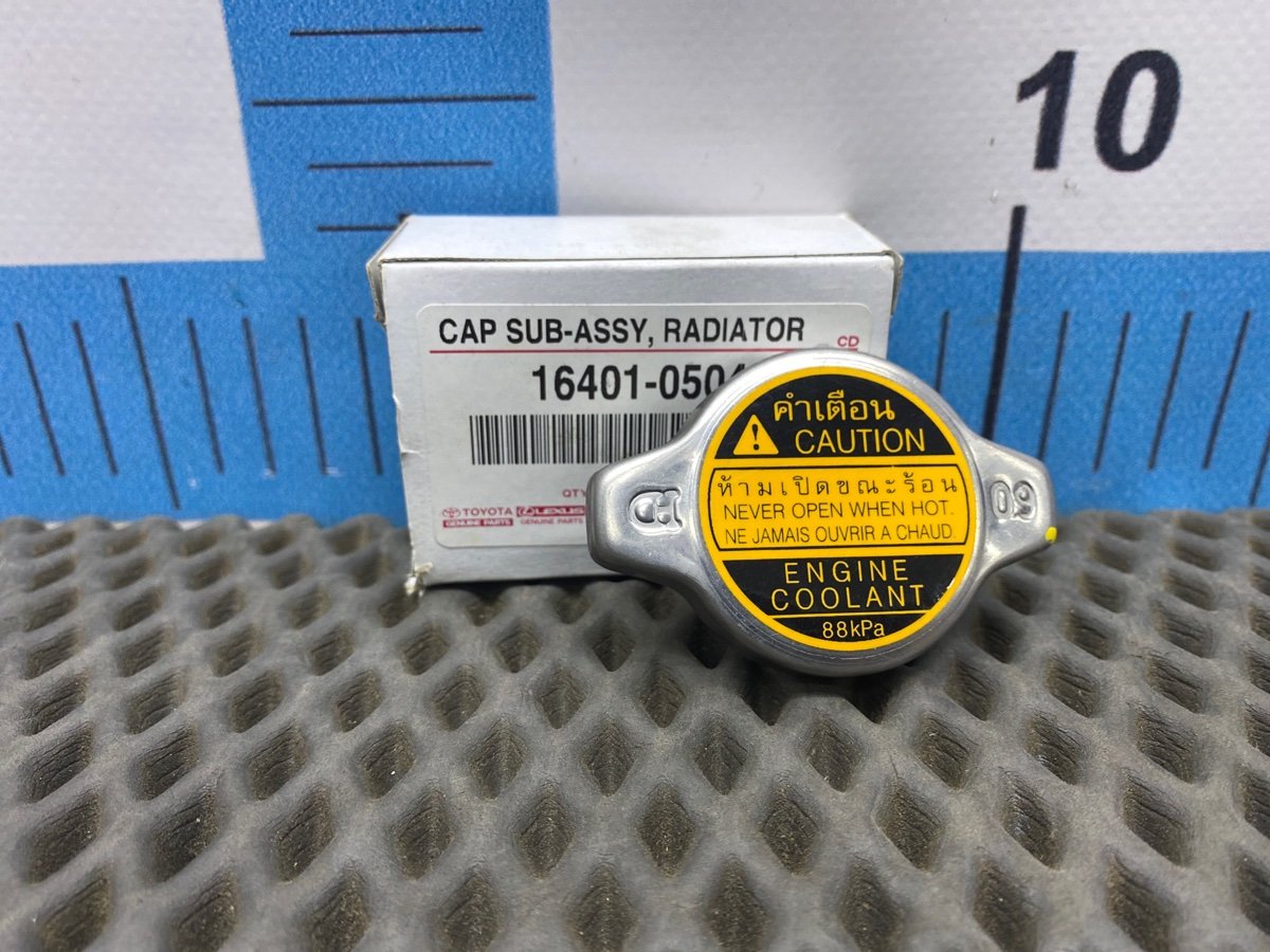 Крышка радиатора Toyota Land Cruiser Prado GRJ120 1GRFE 16401-75440 новая