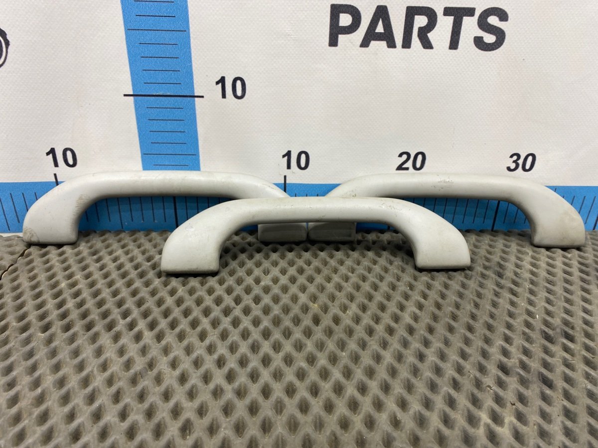 Ручка потолка Mitsubishi Legnum 1997 E-EC1W 4G93 MR330017 Б/У