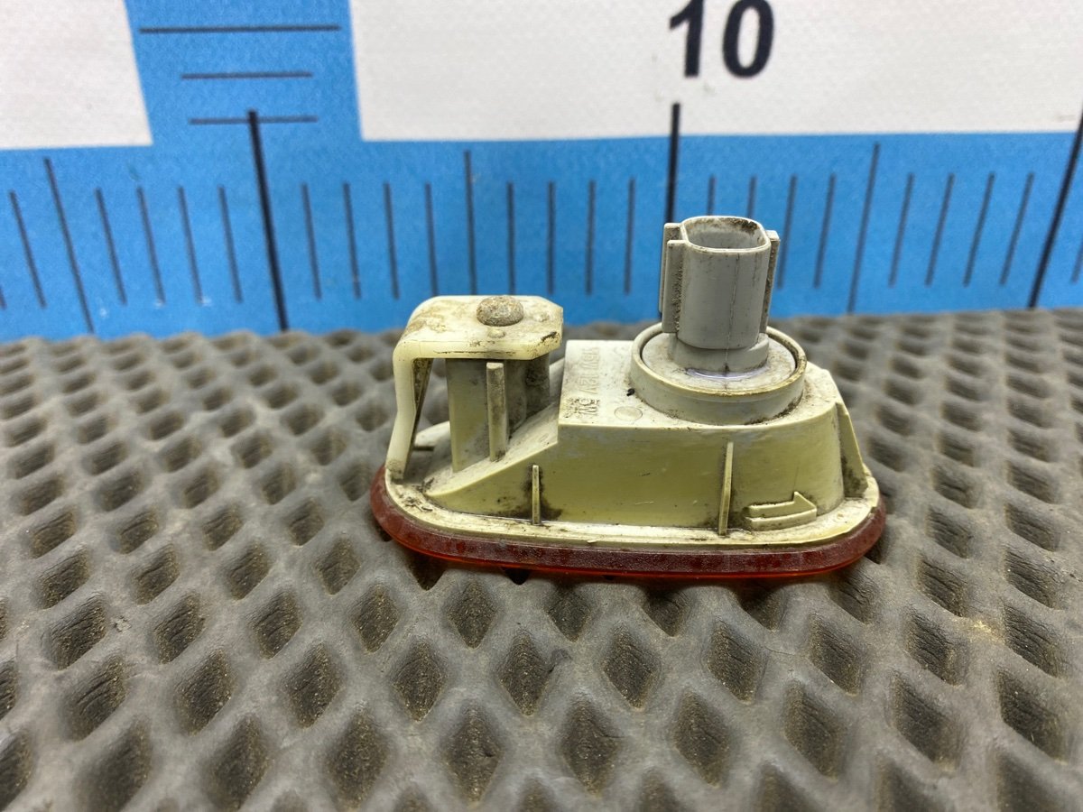 Повторитель поворота в крыло передний правый Mitsubishi Legnum E-EC1W 4G93 Повторитель поворота в крыло передний правый Mitsubishi Legnum E-EC1W 4G93