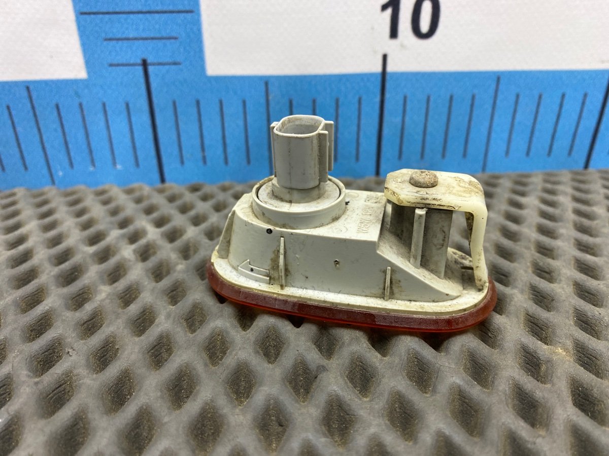 Повторитель поворота в крыло передний правый Legnum 1997 E-EC1W 4G93 Повторитель поворота в крыло передний правый Legnum 1997 E-EC1W 4G93