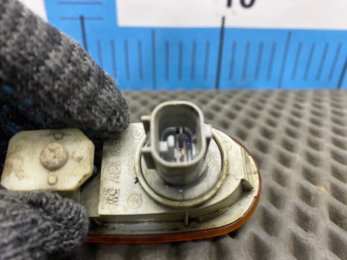 Повторитель поворота в крыло передний правый Legnum 1997 E-EC1W 4G93 Повторитель поворота в крыло передний правый Legnum 1997 E-EC1W 4G93