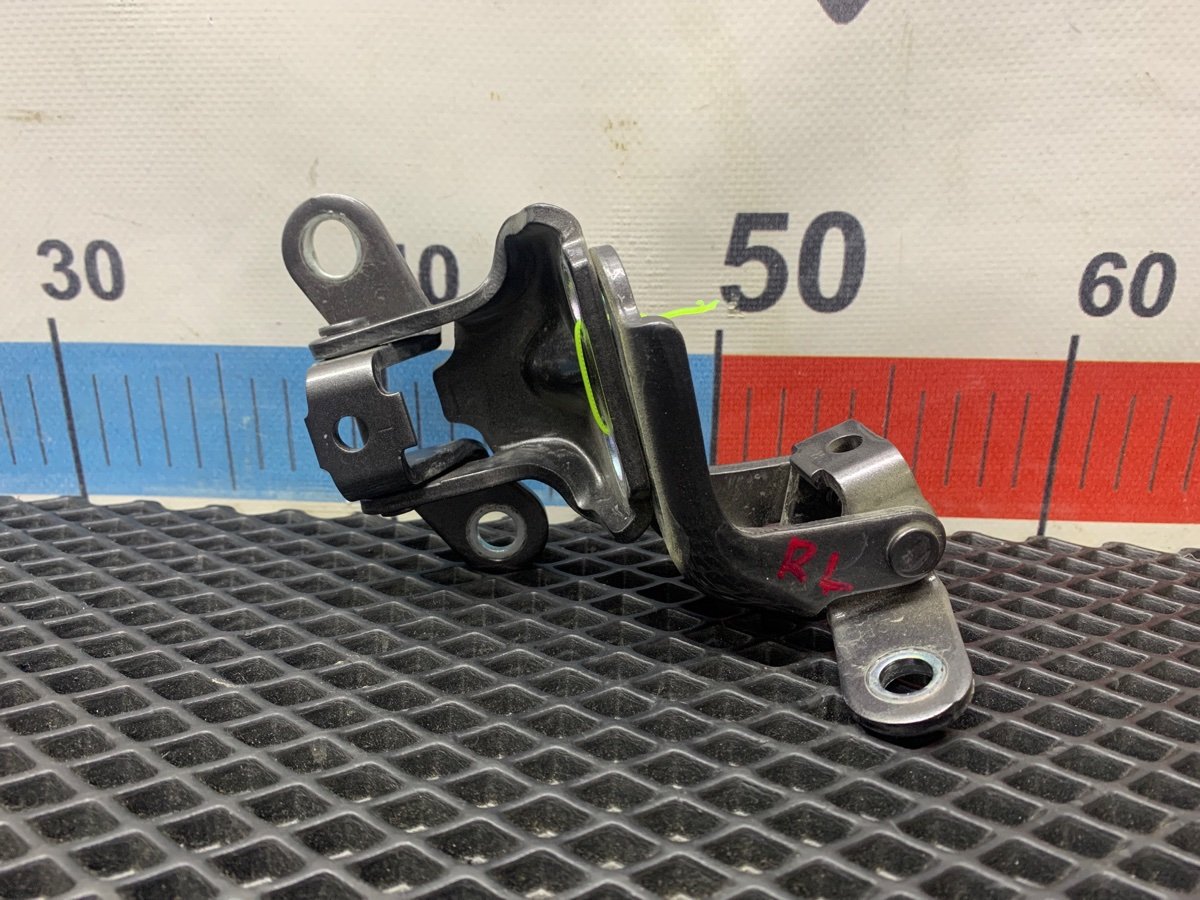 Петля двери задняя левая Hyundai Santa Fe 2019 TM D4HB 79410B3000 контрактная