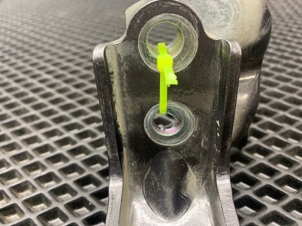 Петля двери задняя левая Santa Fe 2019 TM D4HB