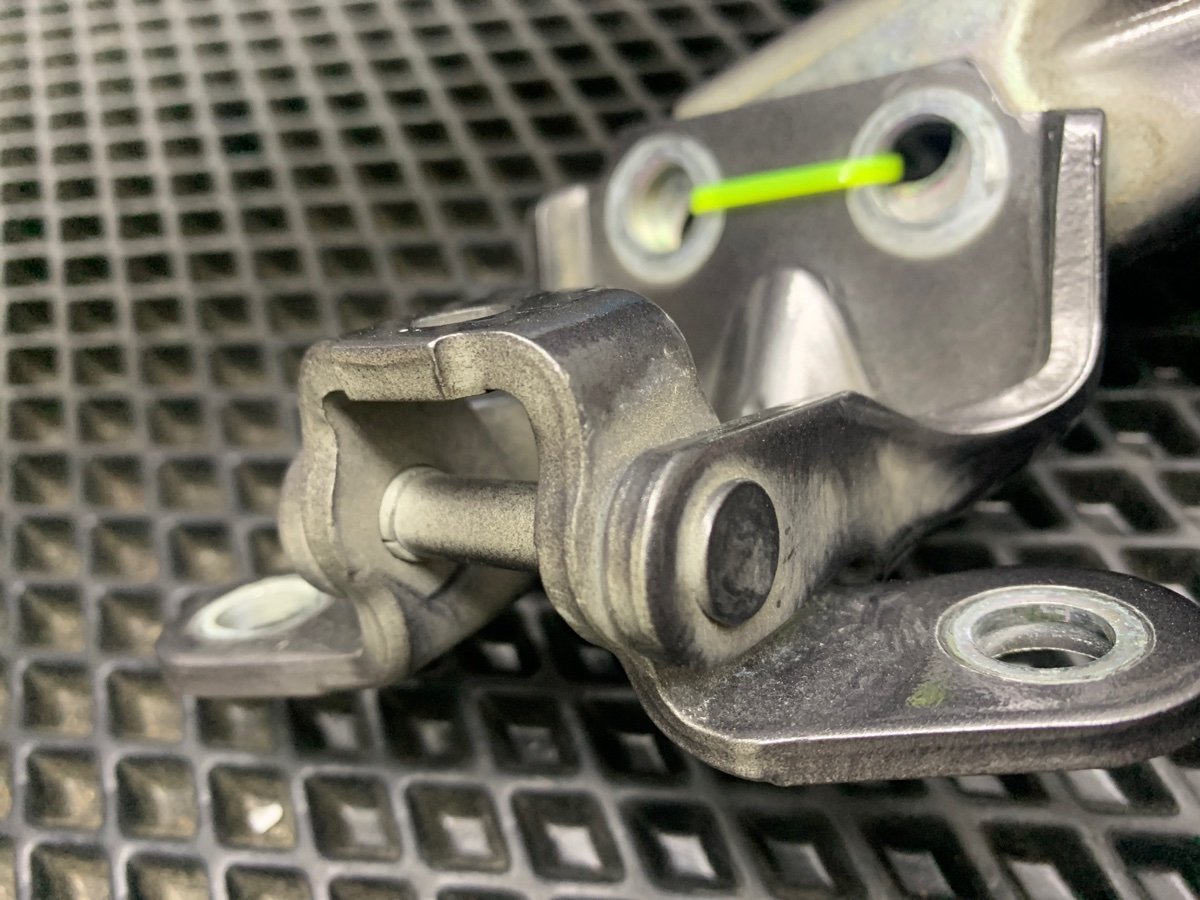 Петля двери задняя левая Santa Fe 2019 TM D4HB