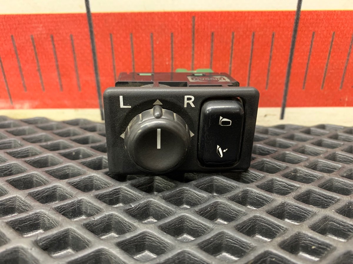 Запчасть блок управления зеркалами Nissan Avenir 2000 GF-PW11 SR20DE 255702Y010 Б/У Блок управления зеркалами Nissan Avenir 2000 GF-PW11 SR20DE 255702Y010 Б/У