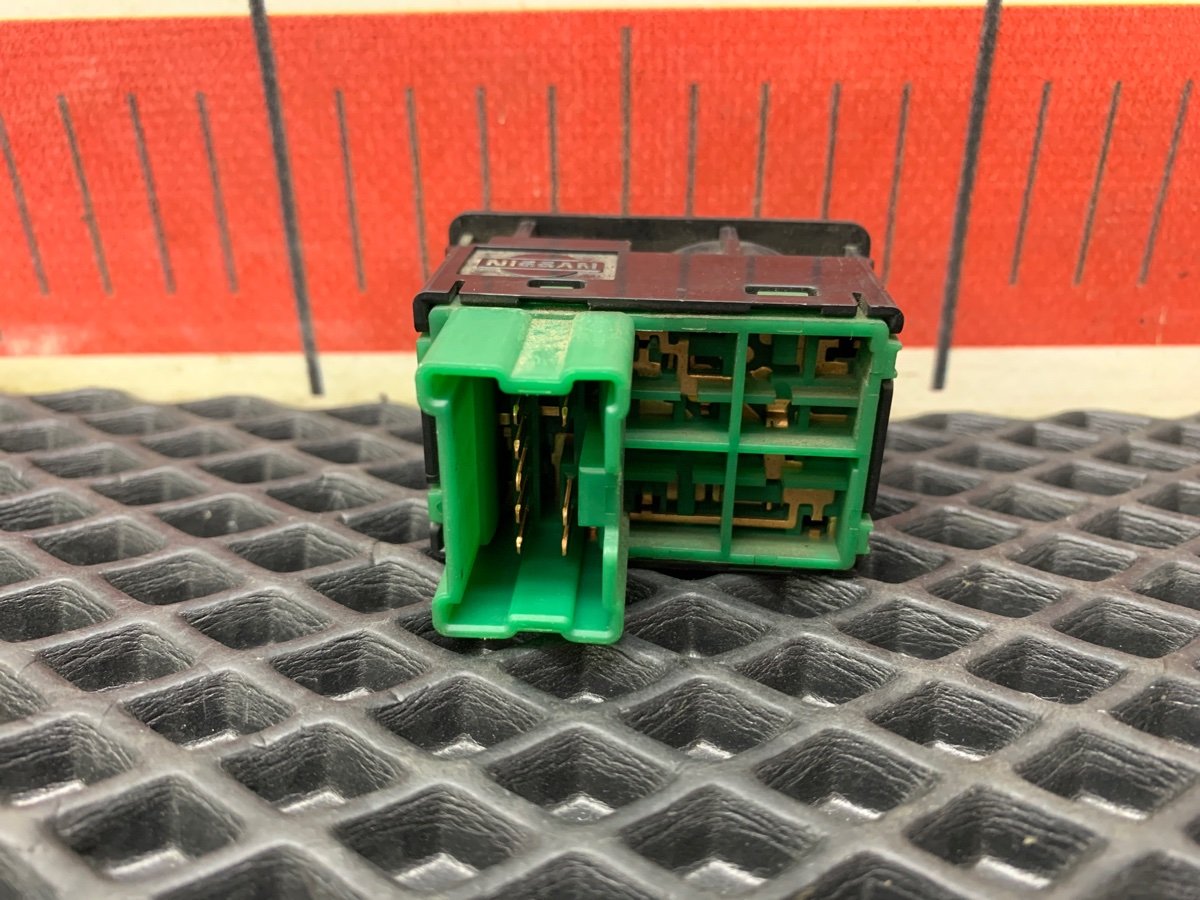 Блок управления зеркалами Nissan Avenir GF-PW11 SR20DE Блок управления зеркалами Nissan Avenir GF-PW11 SR20DE