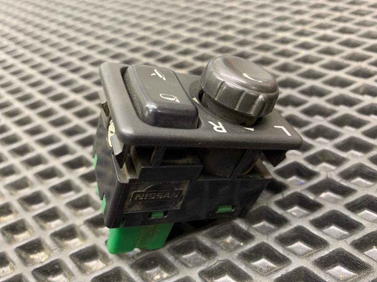 Блок управления зеркалами Avenir 2000 GF-PW11 SR20DE Блок управления зеркалами Avenir 2000 GF-PW11 SR20DE