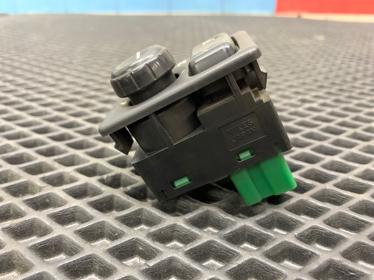 Блок управления зеркалами Avenir 2000 GF-PW11 SR20DE Блок управления зеркалами Avenir 2000 GF-PW11 SR20DE