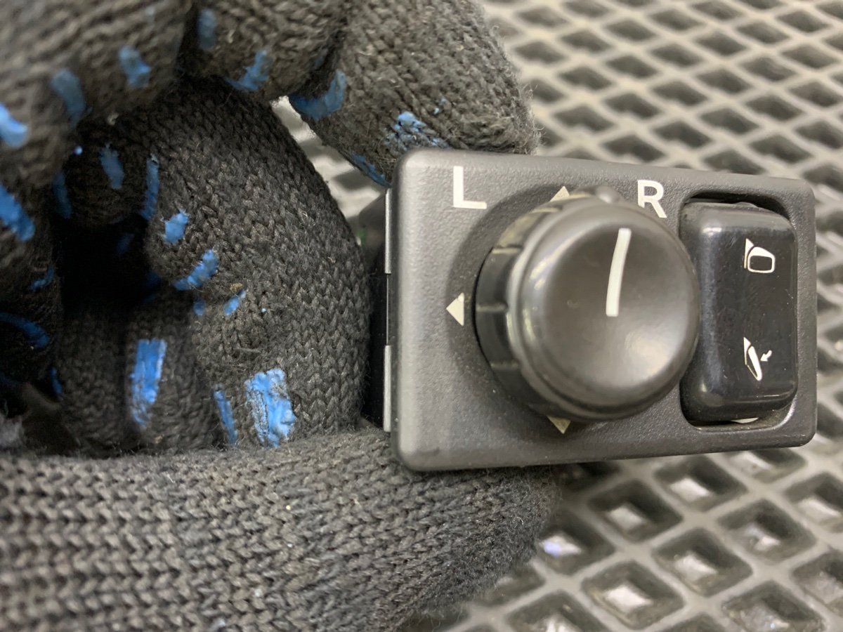 Блок управления зеркалами Avenir 2000 GF-PW11 SR20DE Блок управления зеркалами Avenir 2000 GF-PW11 SR20DE