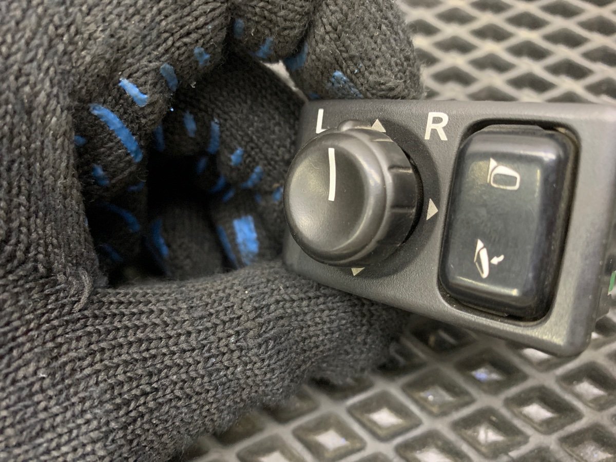 Блок управления зеркалами Avenir 2000 GF-PW11 SR20DE Блок управления зеркалами Avenir 2000 GF-PW11 SR20DE