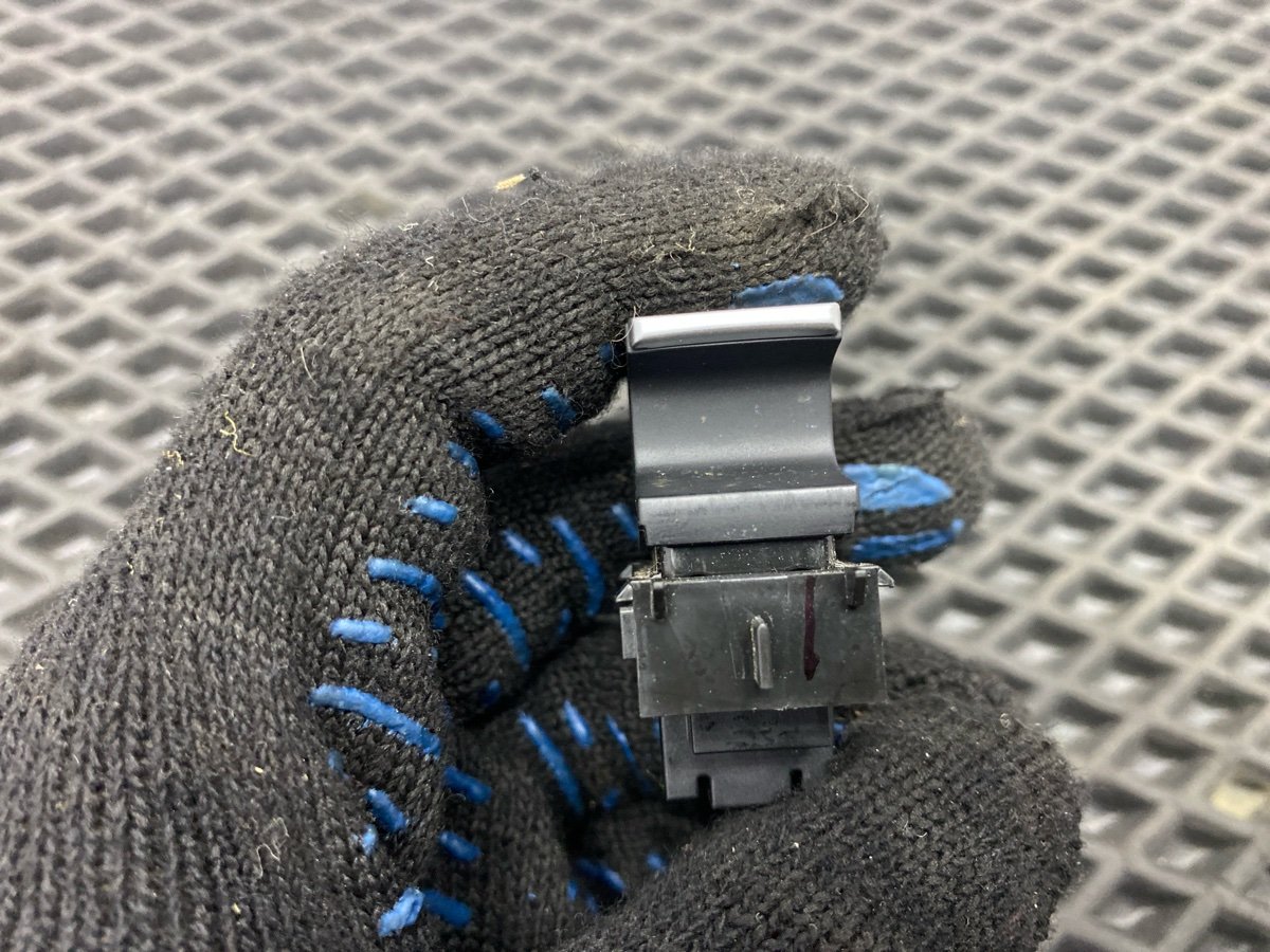 Кнопка стеклоподъемника задняя левая Jetta 2021 JEM DGXA