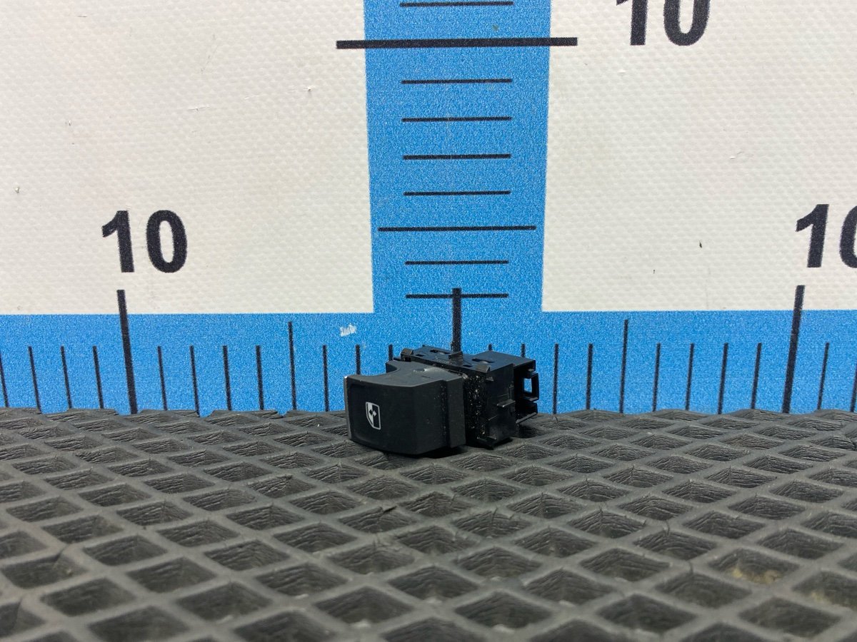 Кнопка стеклоподъемника задняя правая Volkswagen Jetta 2021 JEM DGXA 5G0959855N контрактная