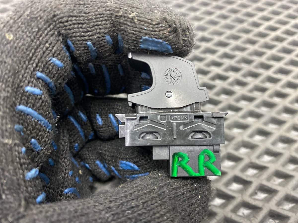 Кнопка стеклоподъемника задняя правая Jetta 2021 JEM DGXA