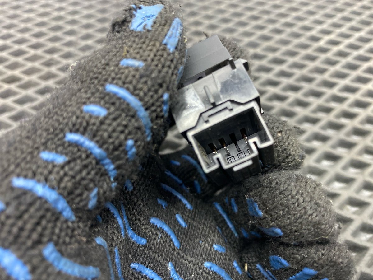 Кнопка стеклоподъемника задняя правая Jetta 2021 JEM DGXA