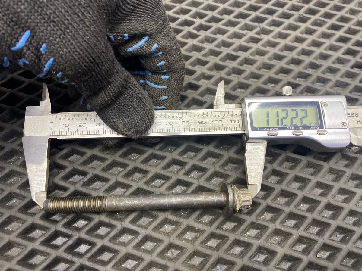 Болт головки блока цилиндров Lancer Cedia 2001 CS2A 4G15