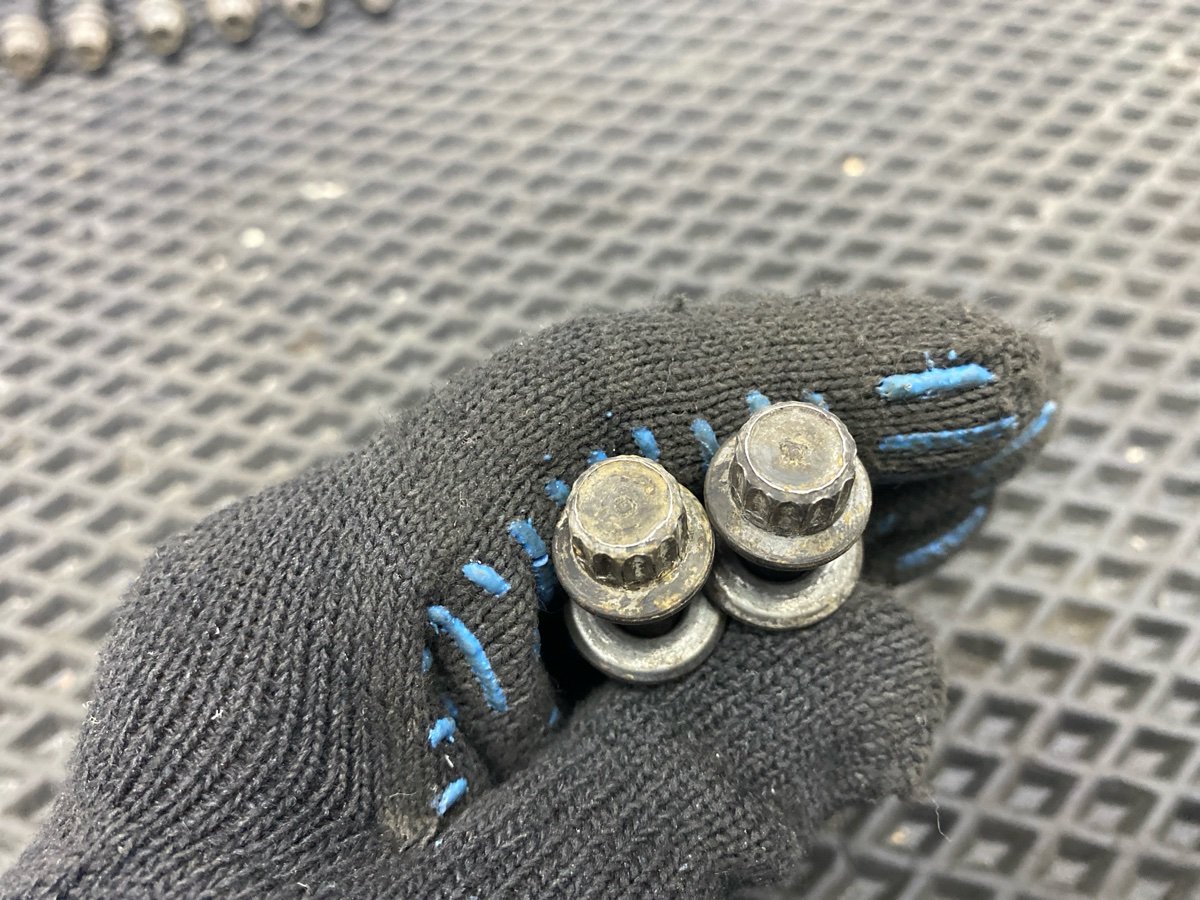 Болт головки блока цилиндров Lancer Cedia 2001 CS2A 4G15