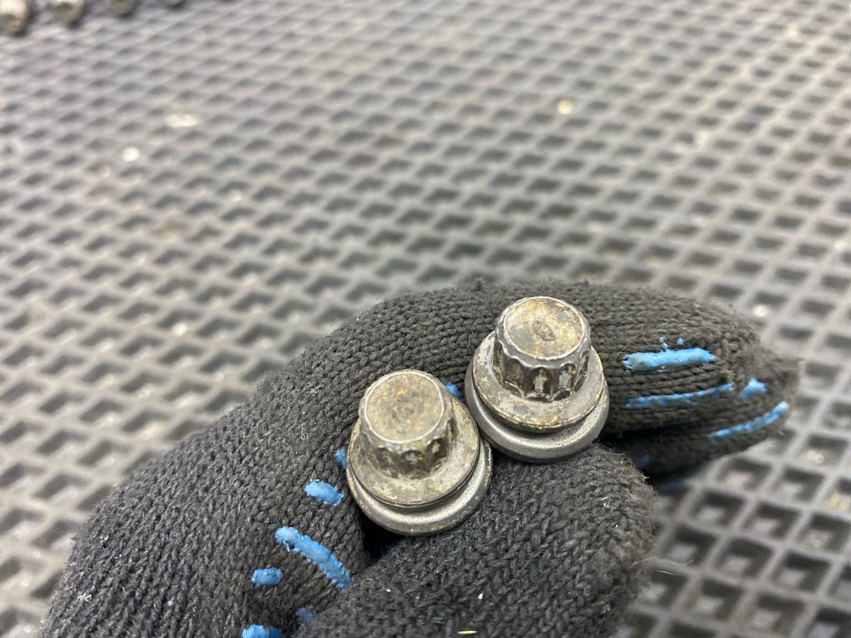 Болт головки блока цилиндров Lancer Cedia 2001 CS2A 4G15