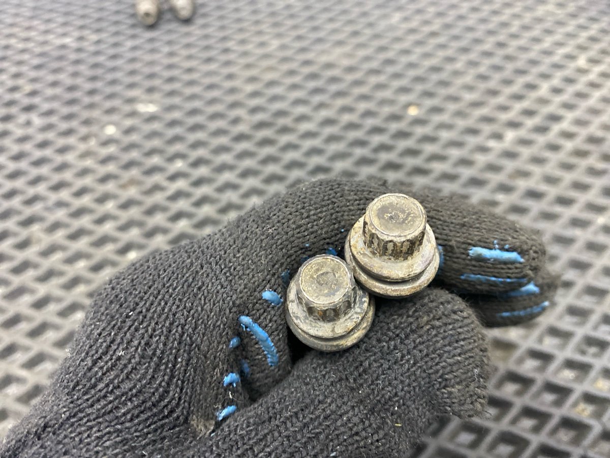 Болт головки блока цилиндров Lancer Cedia 2001 CS2A 4G15