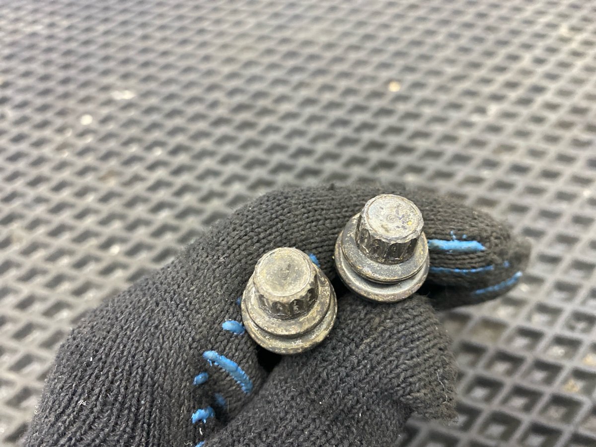 Болт головки блока цилиндров Lancer Cedia 2001 CS2A 4G15