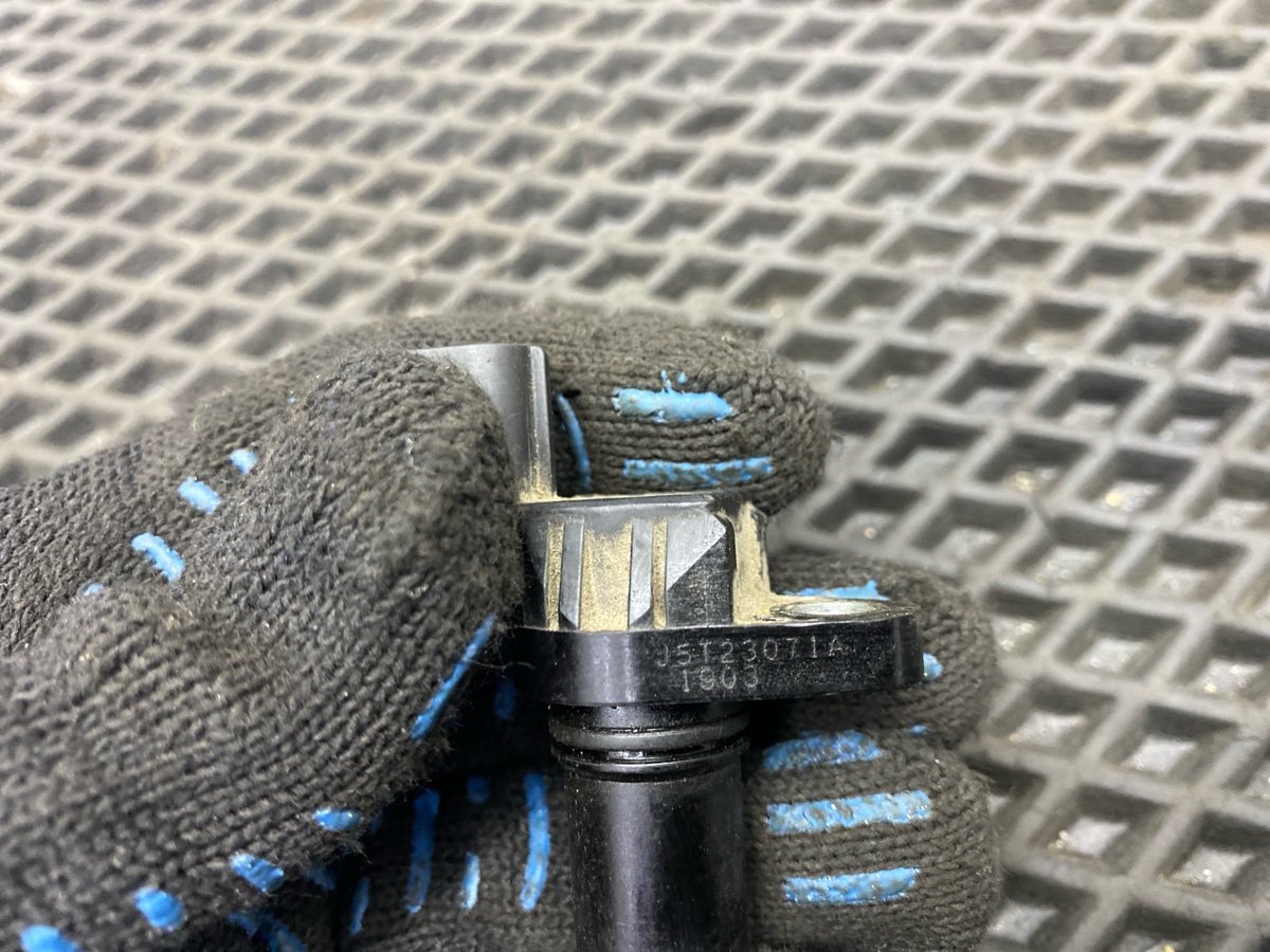 Датчик положения распредвала Lancer Cedia 2001 CS2A 4G15