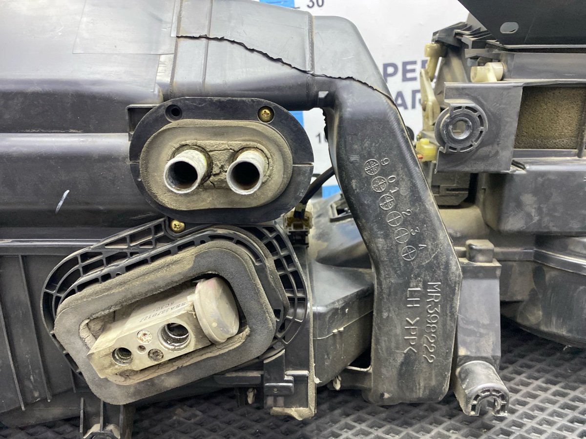 Корпус печки Lancer Cedia 2001 CS2A 4G15