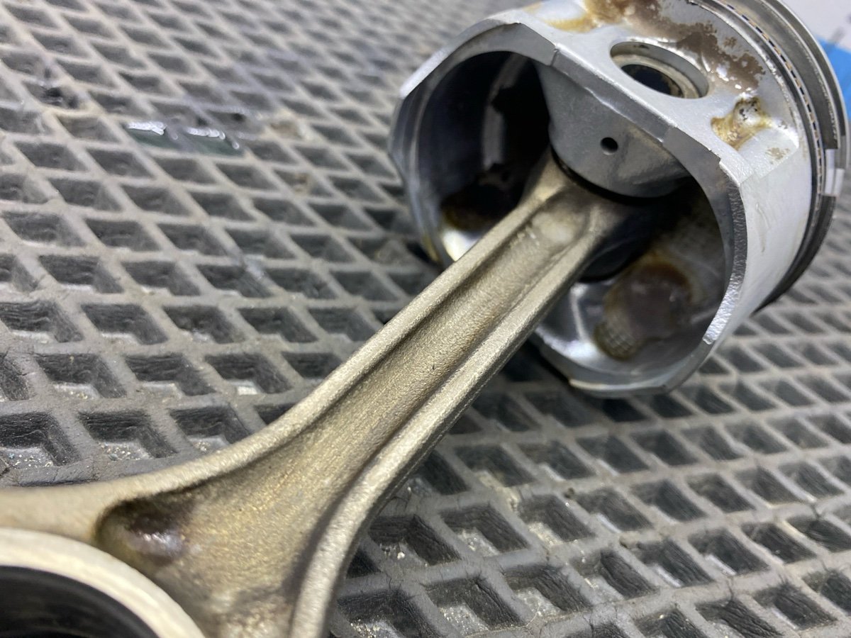 Шатун Lancer Cedia 2001 CS2A 4G15