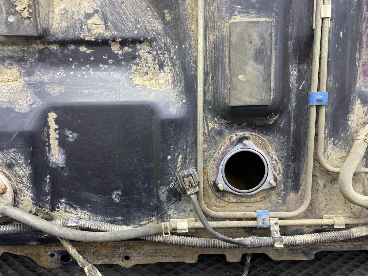 Бак топливный Mitsubishi Lancer Cedia CS2A 4G15 Бак топливный Mitsubishi Lancer Cedia CS2A 4G15