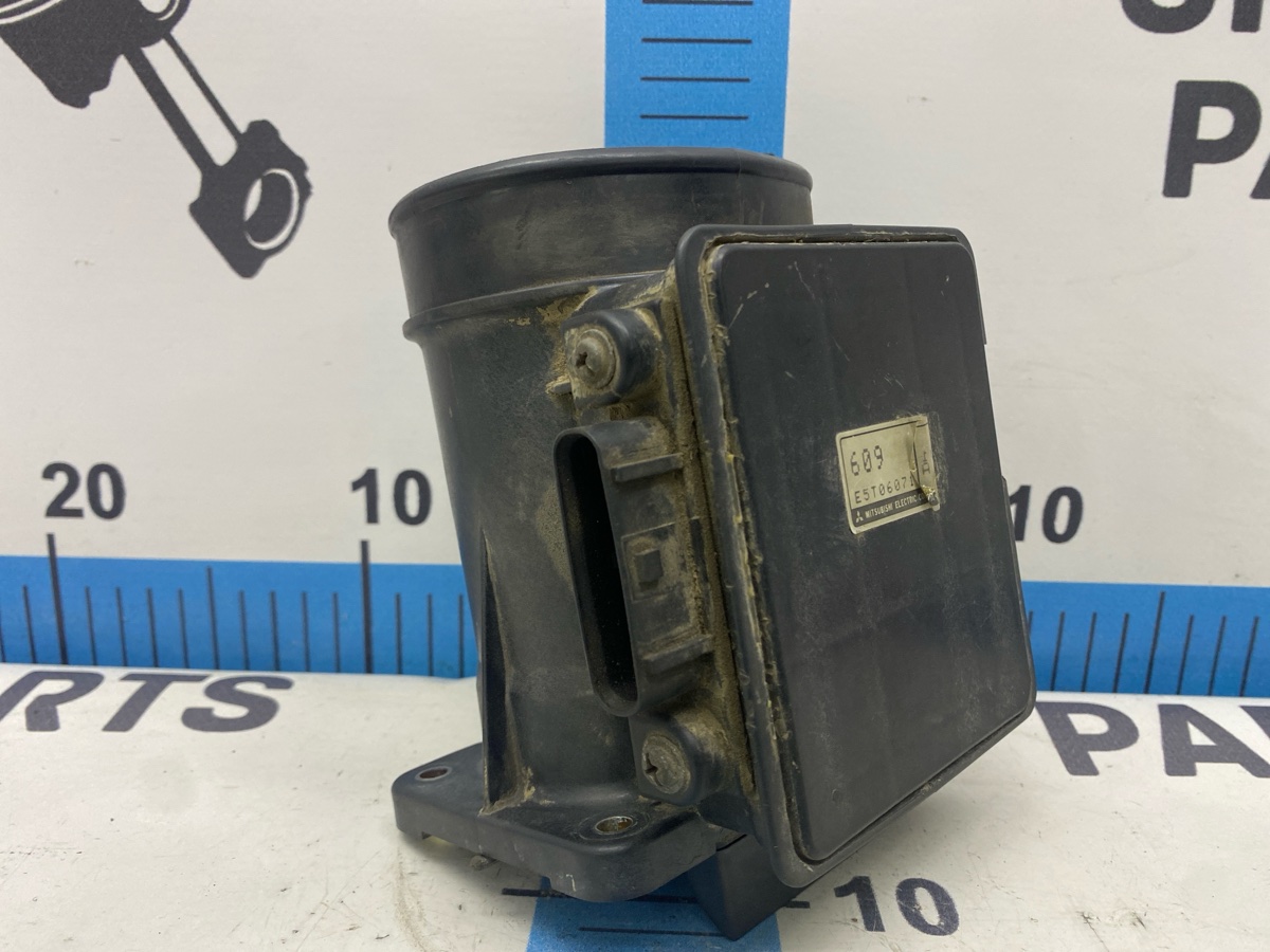 Датчик массового расхода воздуха Mitsubishi RVR 1992 N23W 4G63 MD183609 Б/У