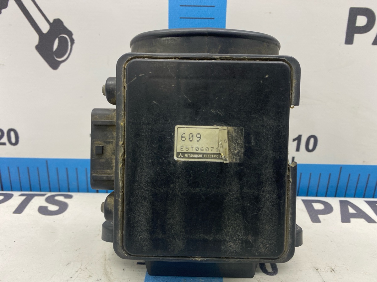 Датчик массового расхода воздуха Mitsubishi RVR N23W 4G63