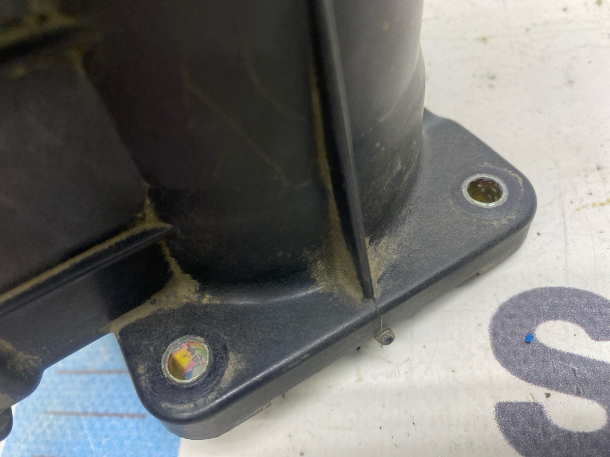 Датчик массового расхода воздуха RVR 1992 N23W 4G63