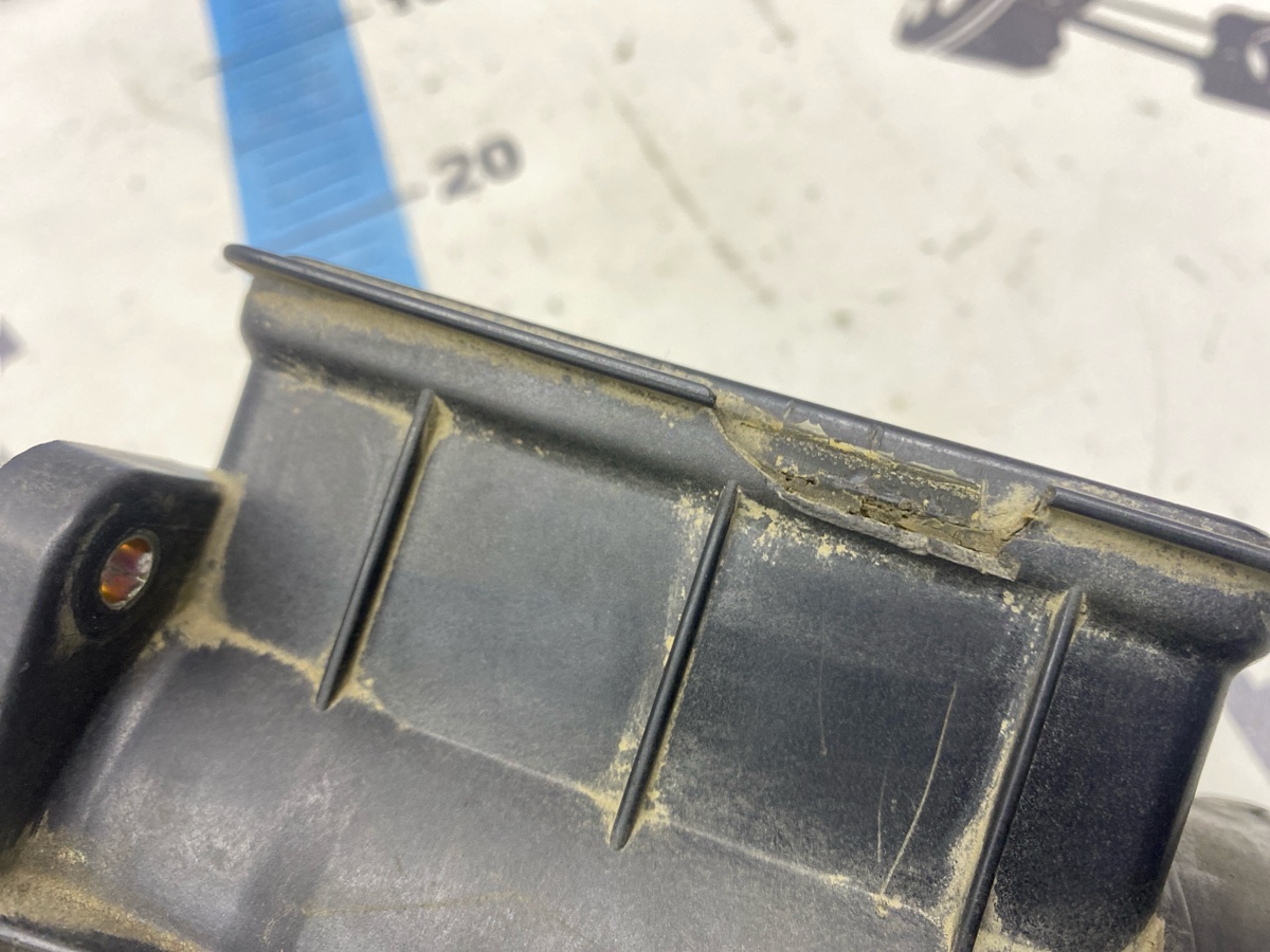 Датчик массового расхода воздуха RVR 1992 N23W 4G63