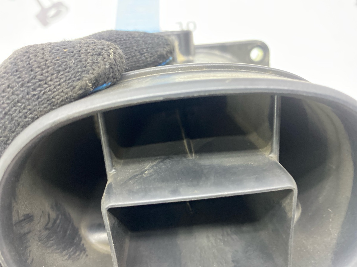 Датчик массового расхода воздуха RVR 1992 N23W 4G63