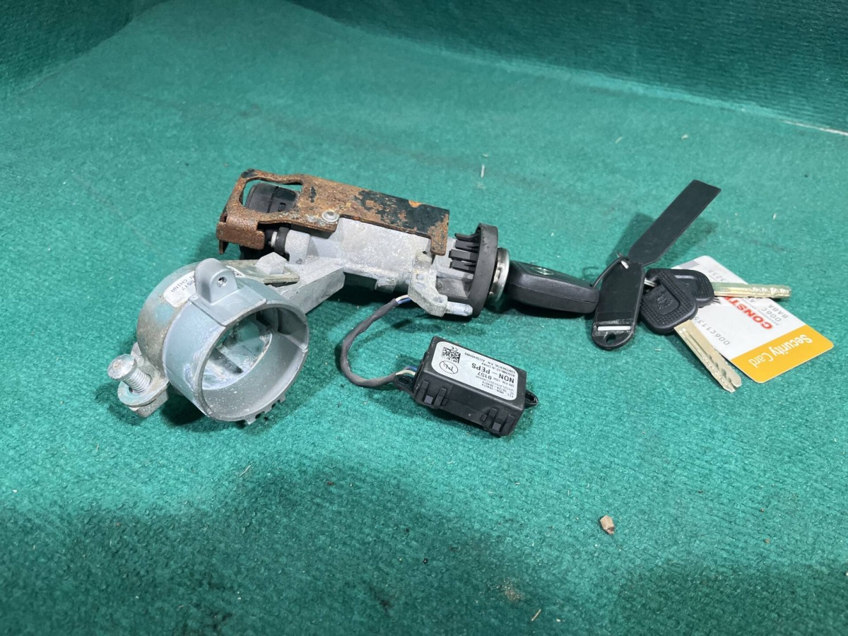 Замок зажигания с ключами Opel Astra 2013 J 913709 Б/У