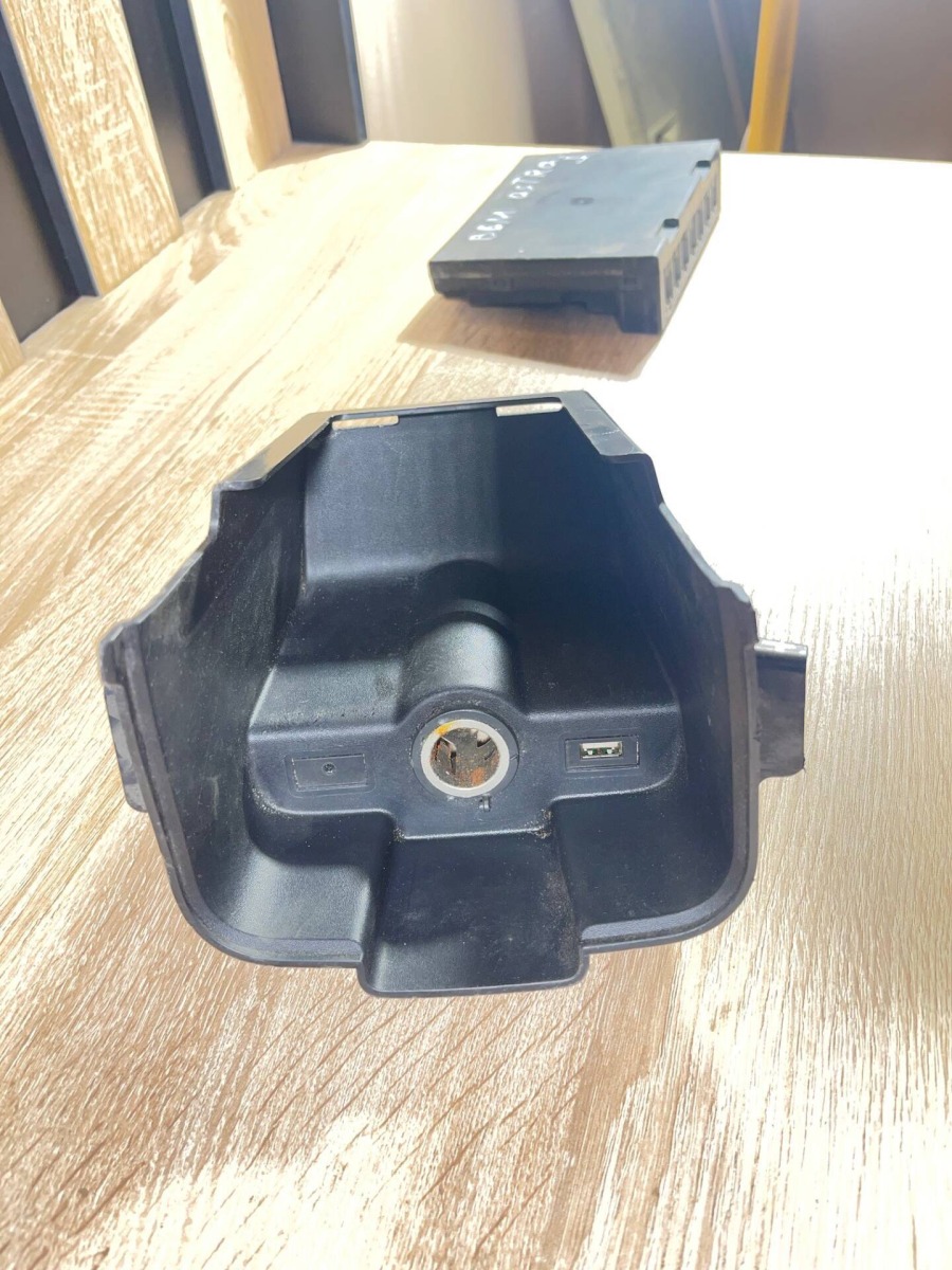 Консоль прикуривателя AUX Opel Astra 2013 J 13262614 Б/У
