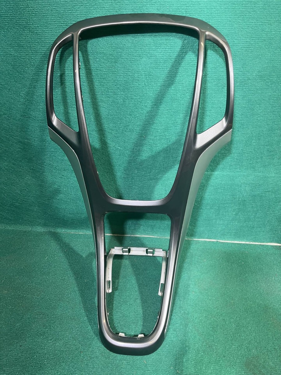 Накладка консоли КПП Opel Astra 2013 J 13349237 Б/У