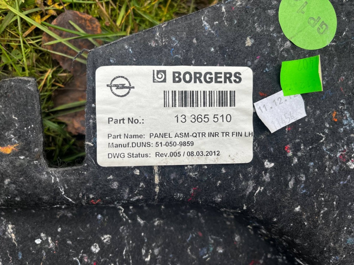 Обшивка багажника левая Opel Astra J