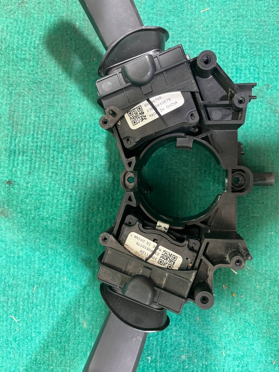 Переключатель подрулевой Opel Astra J