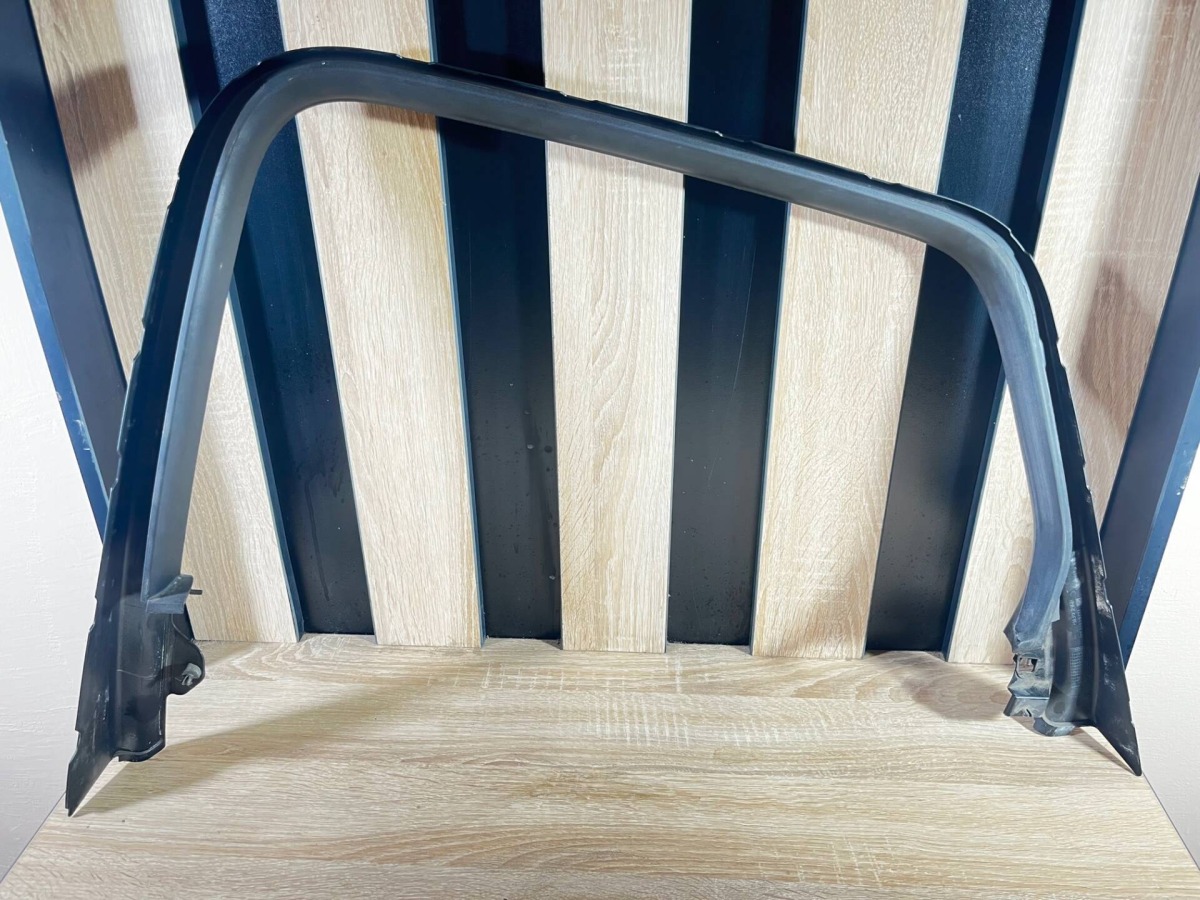 Уплотнитель стекла двери задний Astra 2013 J