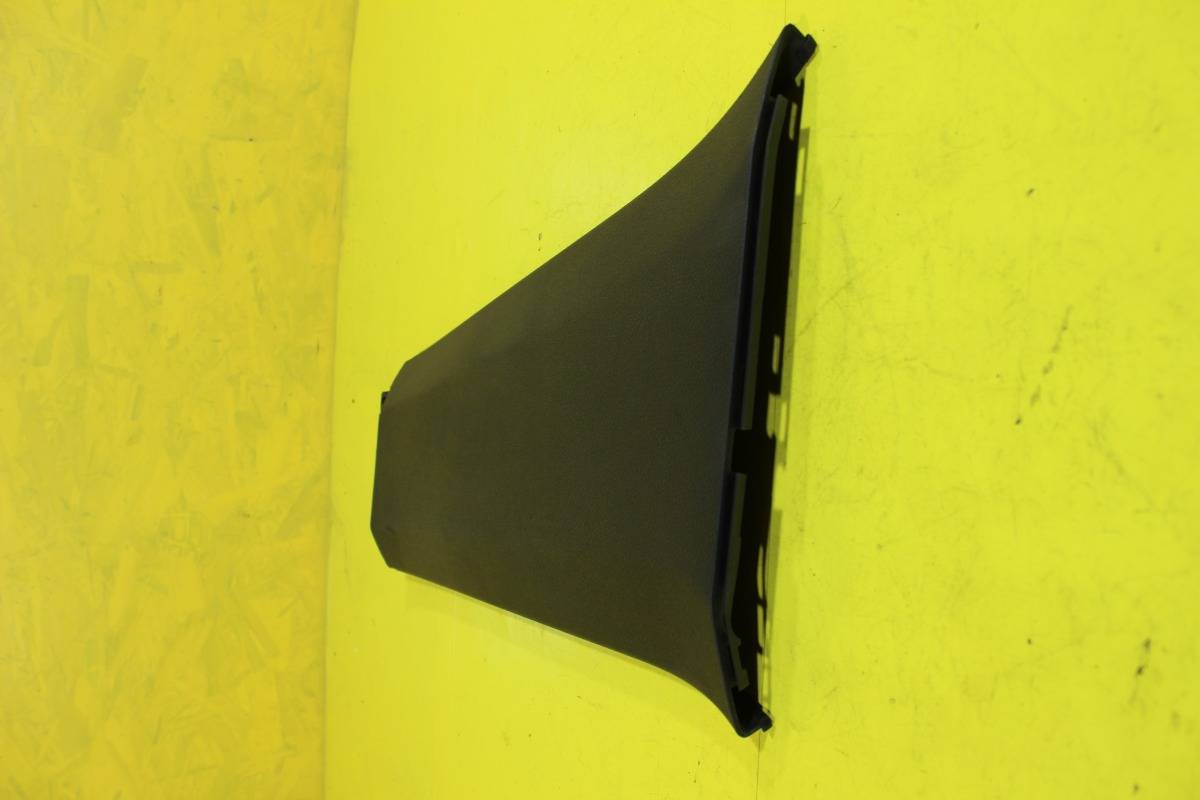 Накладка стойки центральной левая Volkswagen Polo CWV Накладка стойки центральной левая Volkswagen Polo CWV