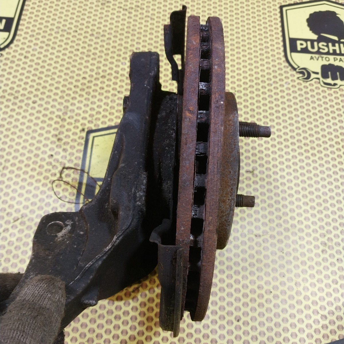 Кулак поворотный цапфа передний правый Astra 2013 J